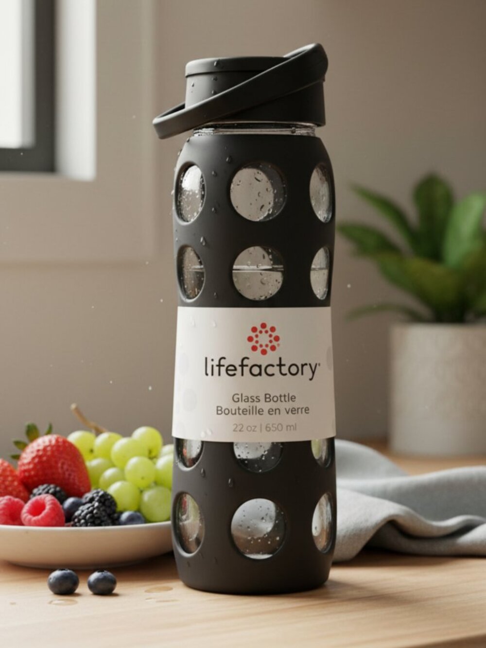 Lifefactory 22 oz Glass Water Bottle Onyx Flip Straw Lid Silicone Sleeve Black